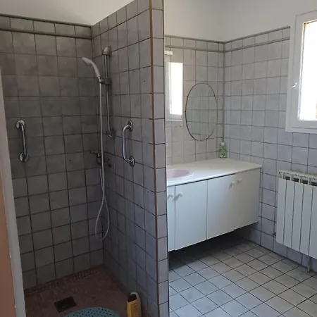 Chambre D'Hotes Dans Charmante Maison * ラ・ギャルド